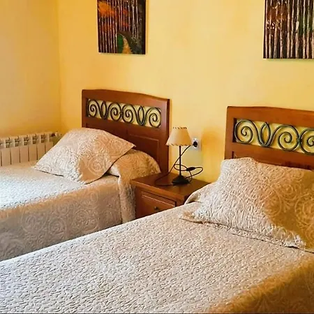 Casa Rural Salguero De Abajo Country house *